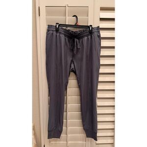 Time and Tru Maternity Elevated Joggers Black Size M NWT Relaxed Fit